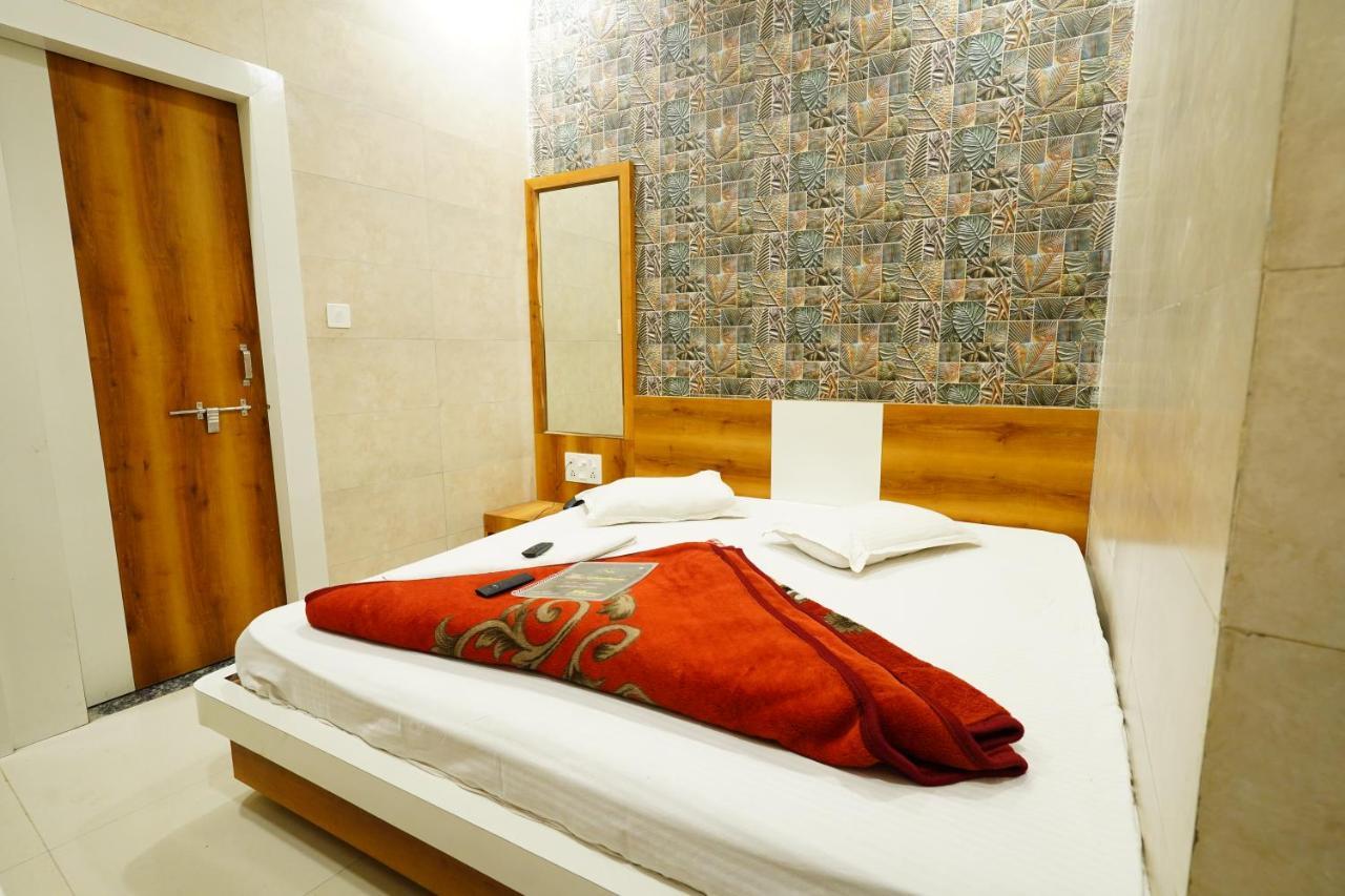 Hotel New Sundaram 150 Mtrs From Dargah アジュメール エクステリア 写真