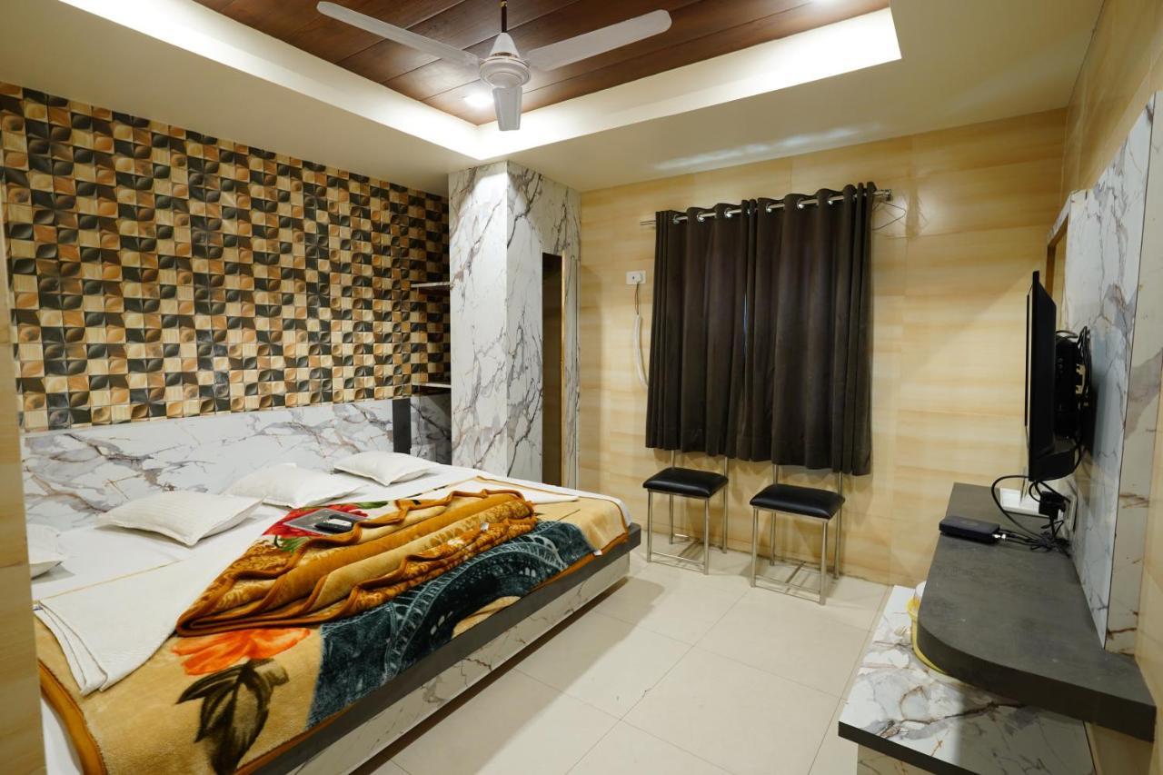Hotel New Sundaram 150 Mtrs From Dargah アジュメール エクステリア 写真