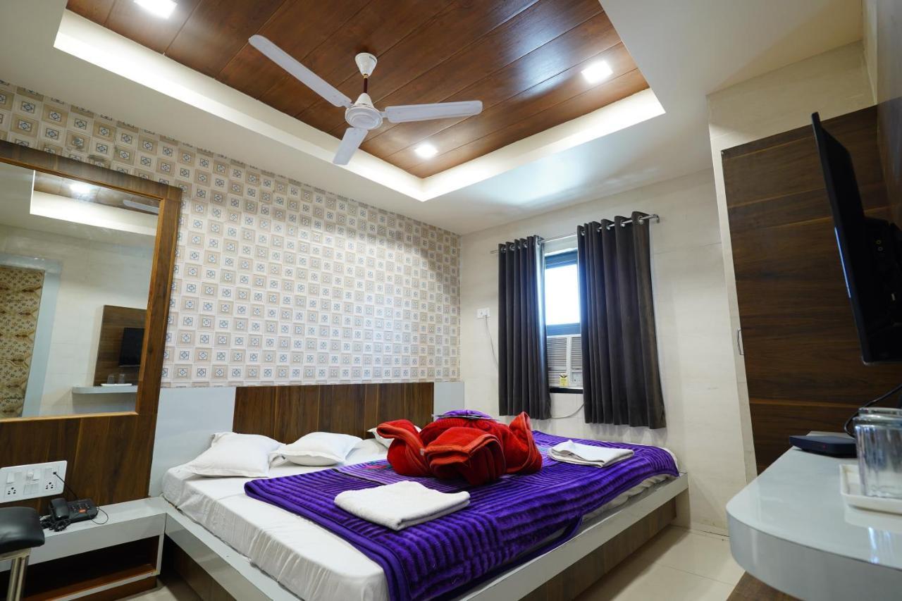 Hotel New Sundaram 150 Mtrs From Dargah アジュメール エクステリア 写真