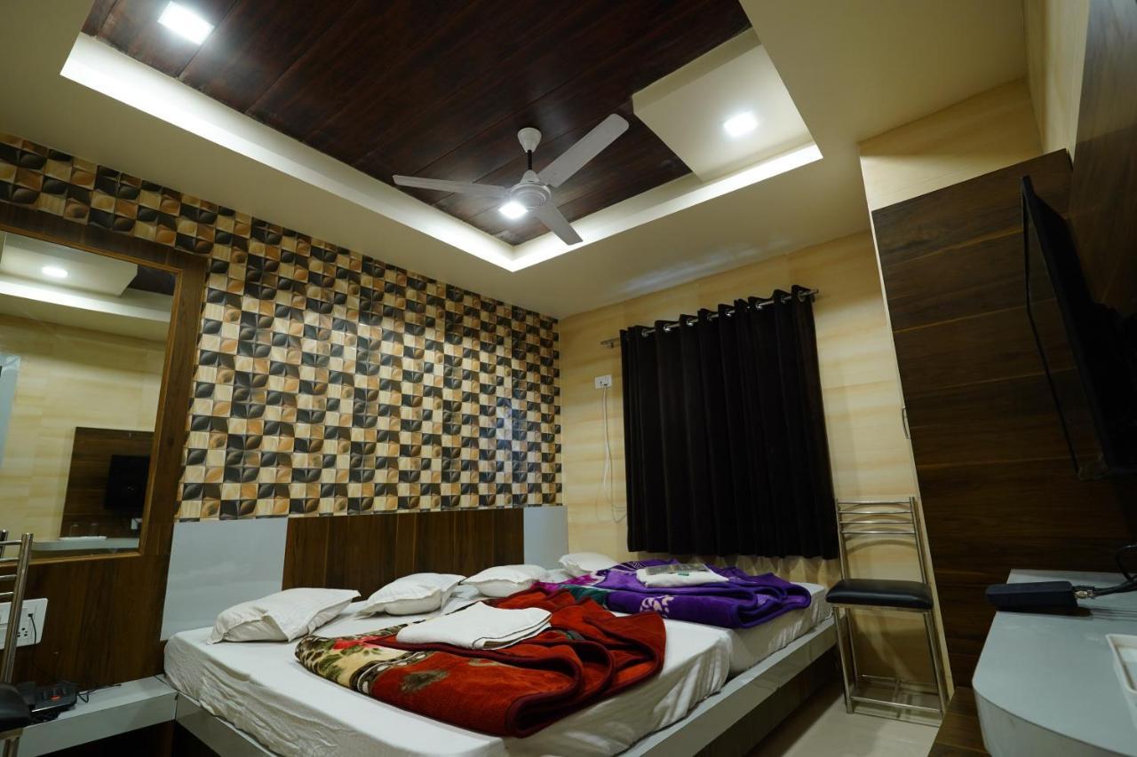 Hotel New Sundaram 150 Mtrs From Dargah アジュメール エクステリア 写真
