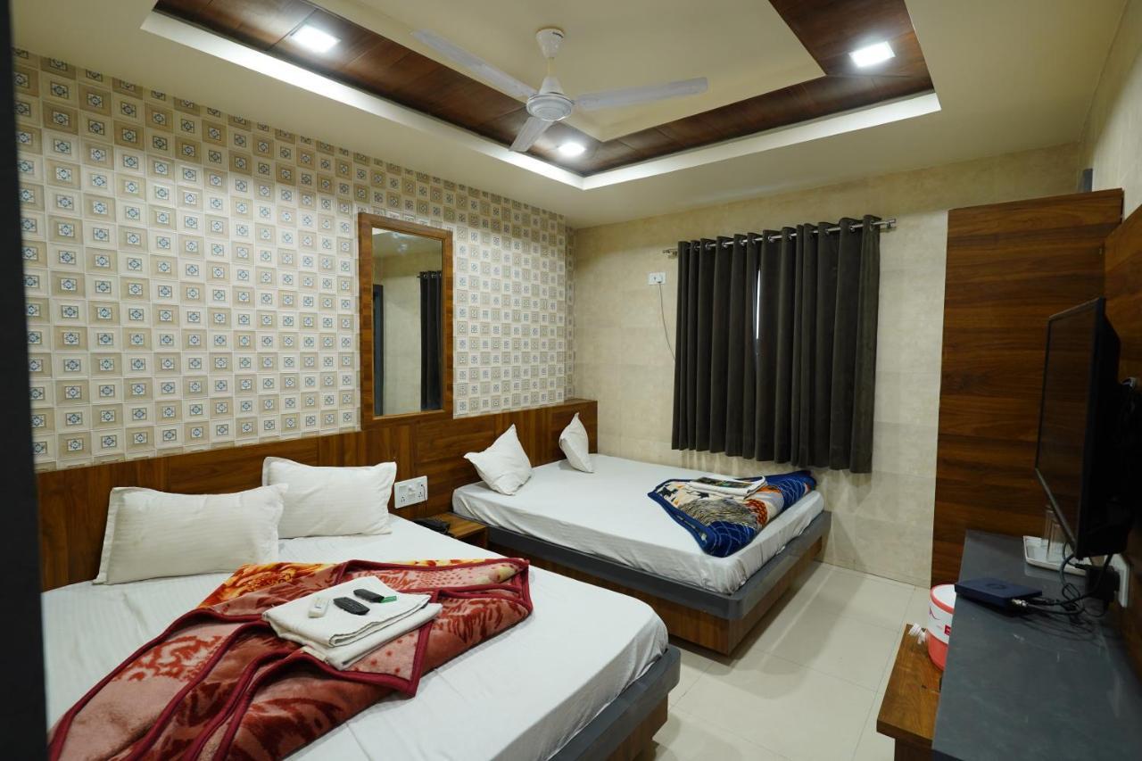 Hotel New Sundaram 150 Mtrs From Dargah アジュメール エクステリア 写真