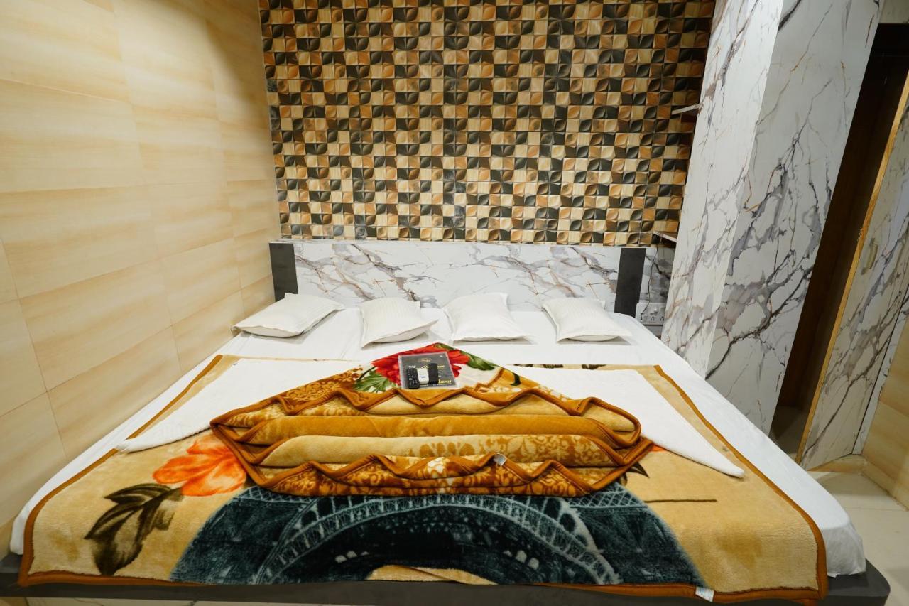 Hotel New Sundaram 150 Mtrs From Dargah アジュメール エクステリア 写真