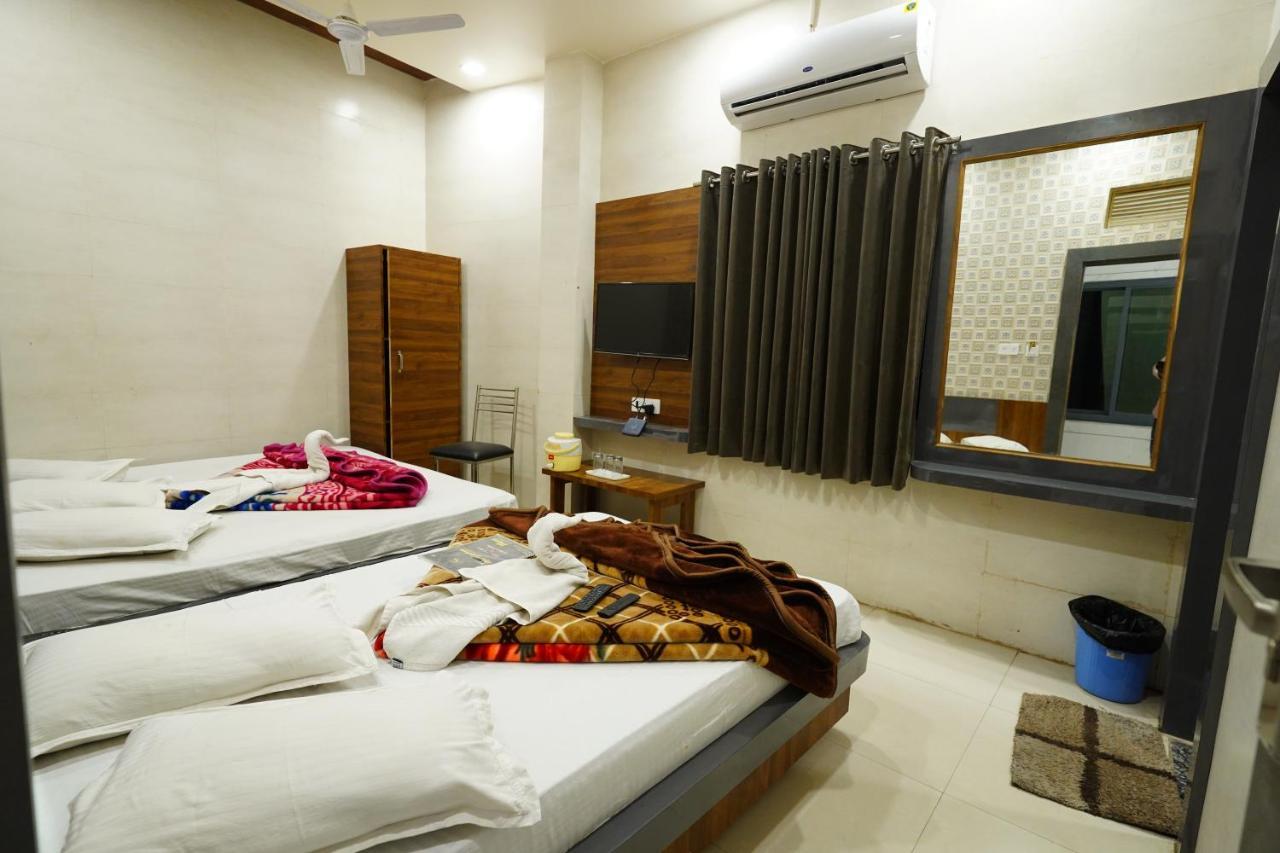 Hotel New Sundaram 150 Mtrs From Dargah アジュメール エクステリア 写真