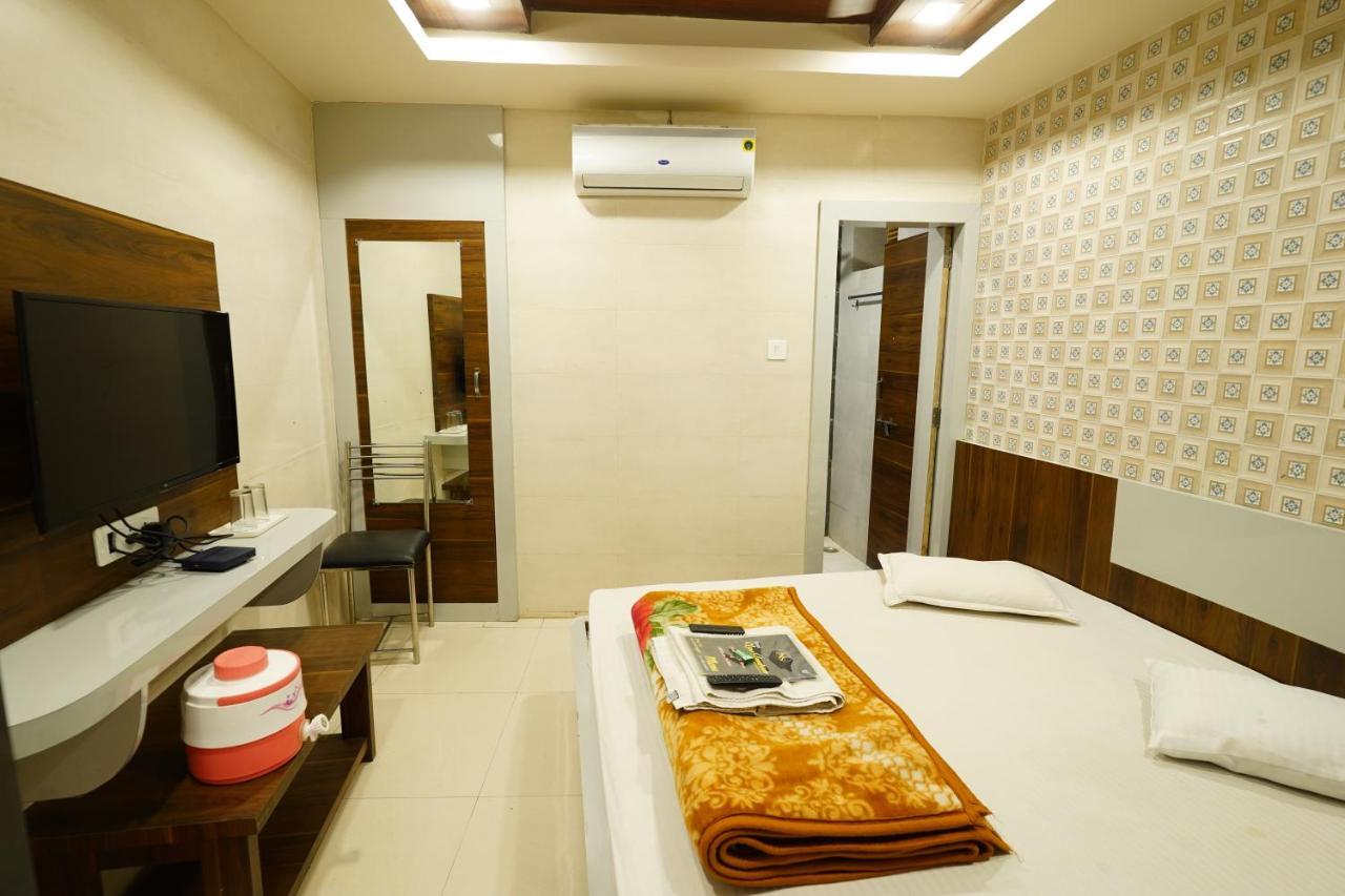 Hotel New Sundaram 150 Mtrs From Dargah アジュメール エクステリア 写真