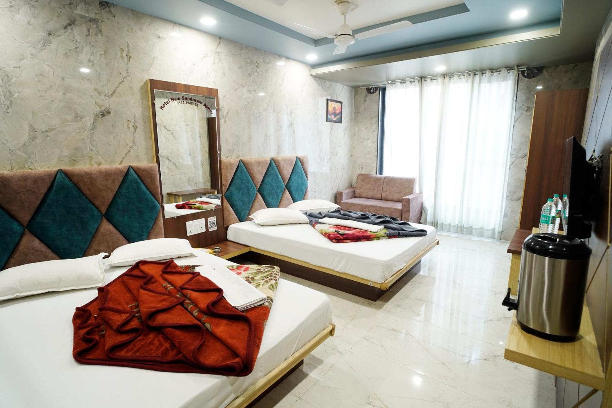 Hotel New Sundaram 150 Mtrs From Dargah アジュメール エクステリア 写真