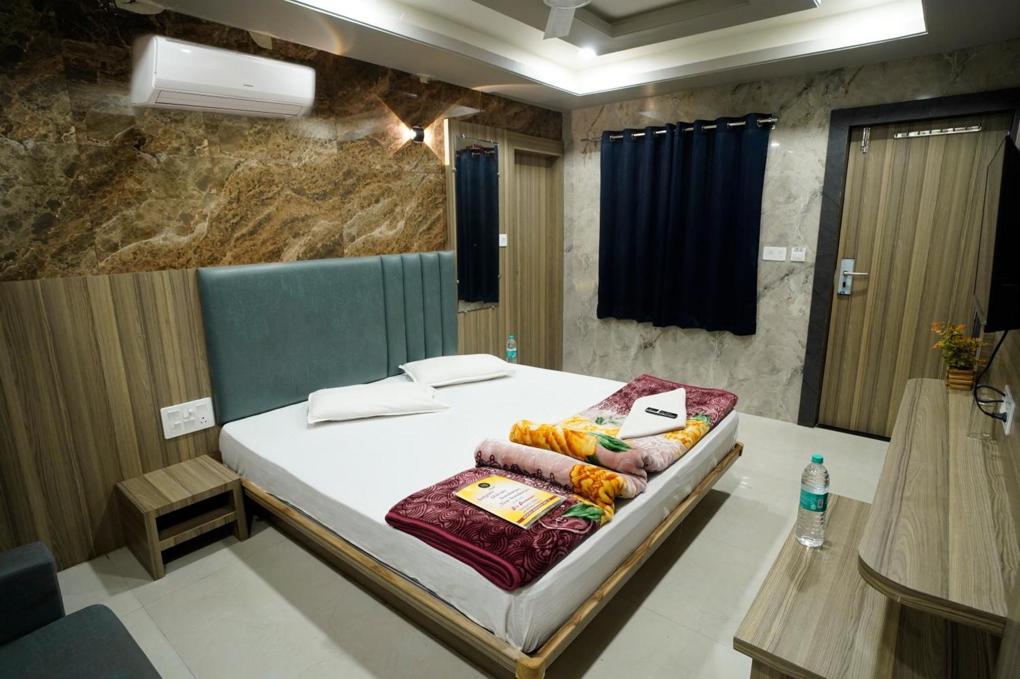 Hotel New Sundaram 150 Mtrs From Dargah アジュメール エクステリア 写真