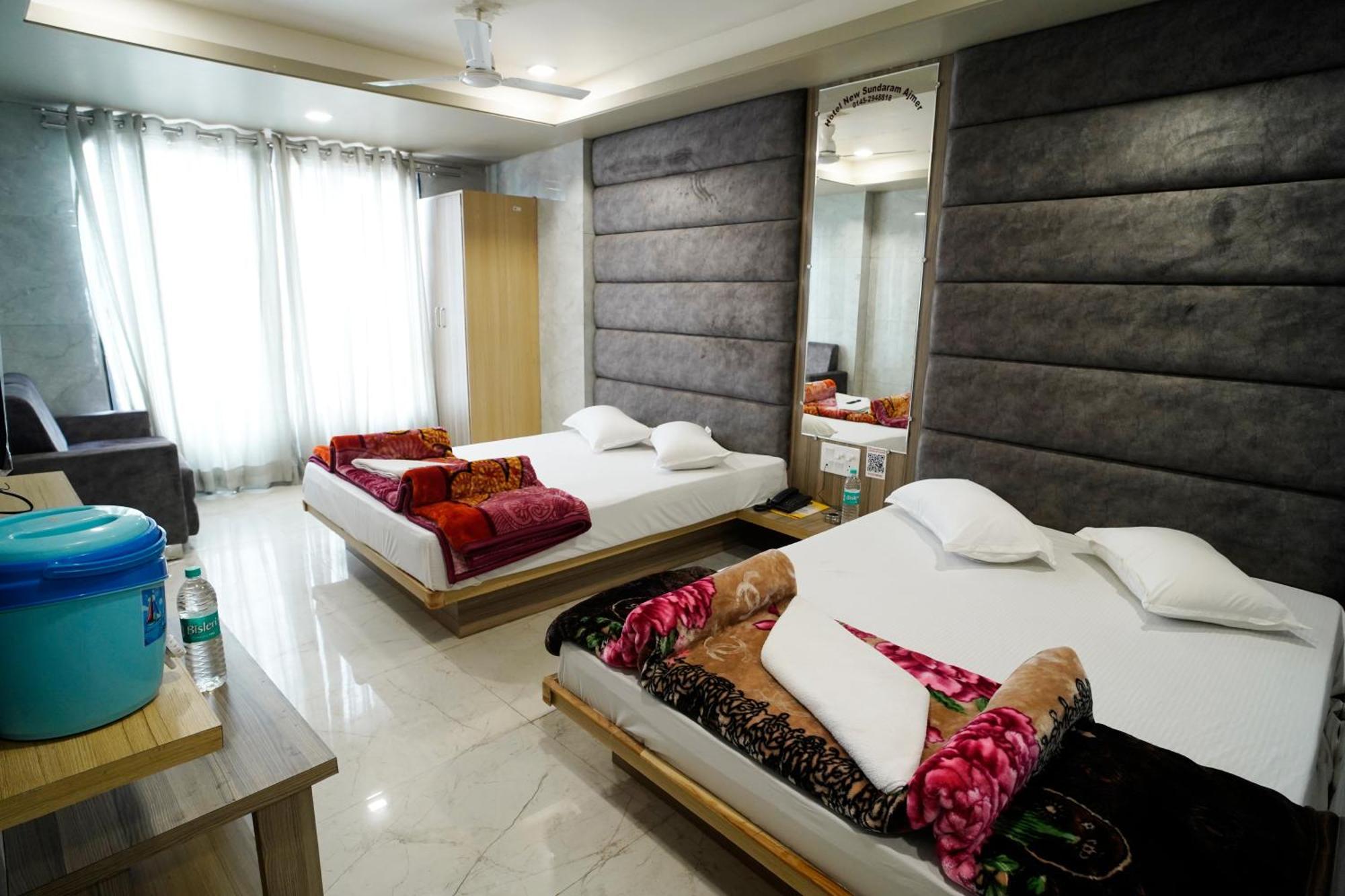 Hotel New Sundaram 150 Mtrs From Dargah アジュメール エクステリア 写真