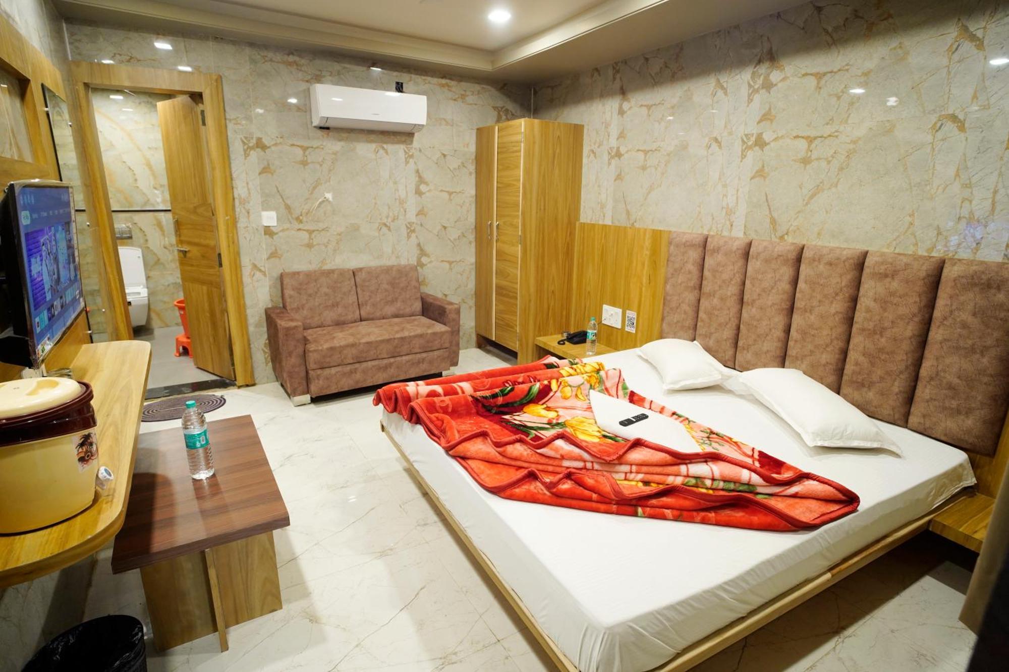 Hotel New Sundaram 150 Mtrs From Dargah アジュメール エクステリア 写真