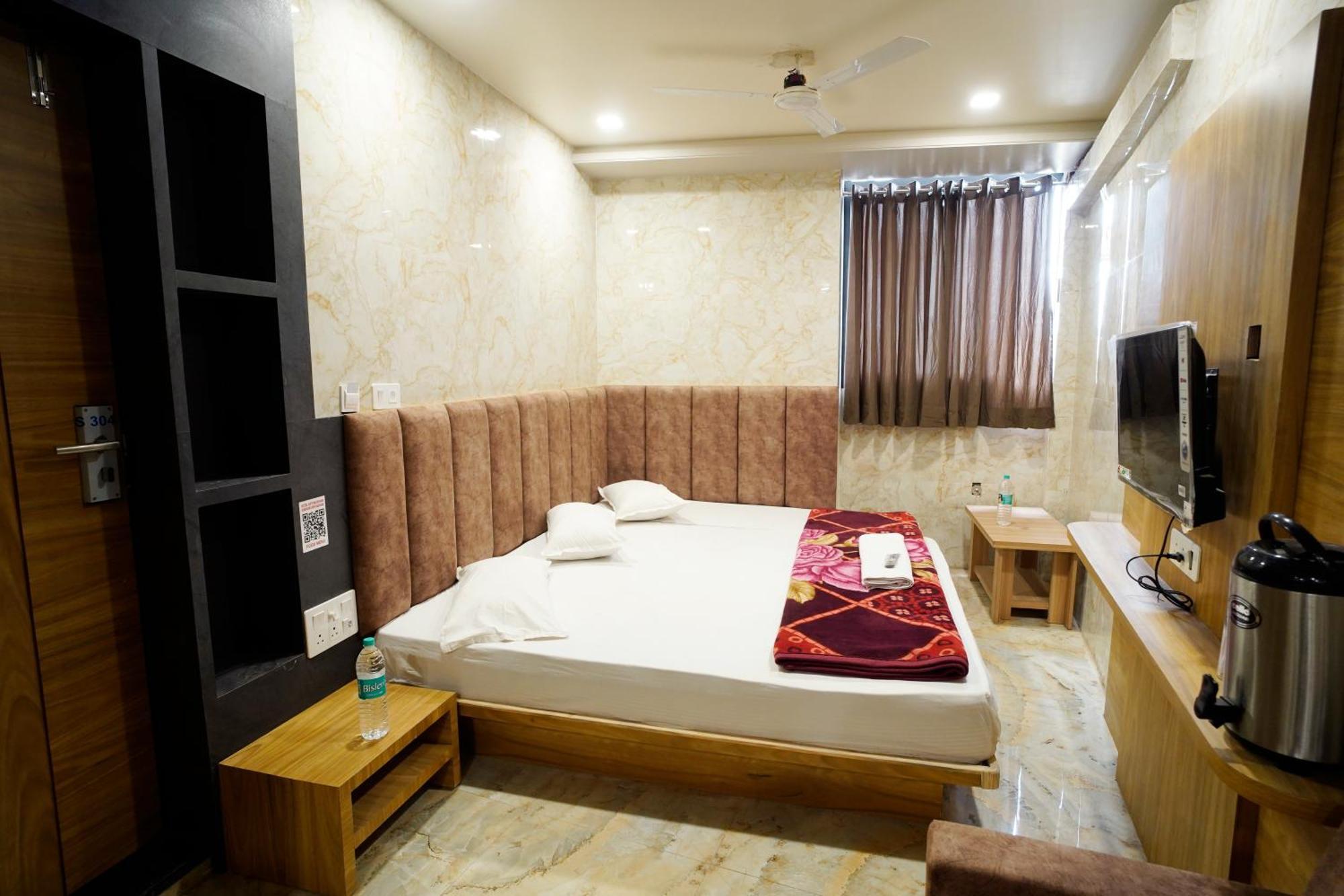 Hotel New Sundaram 150 Mtrs From Dargah アジュメール エクステリア 写真