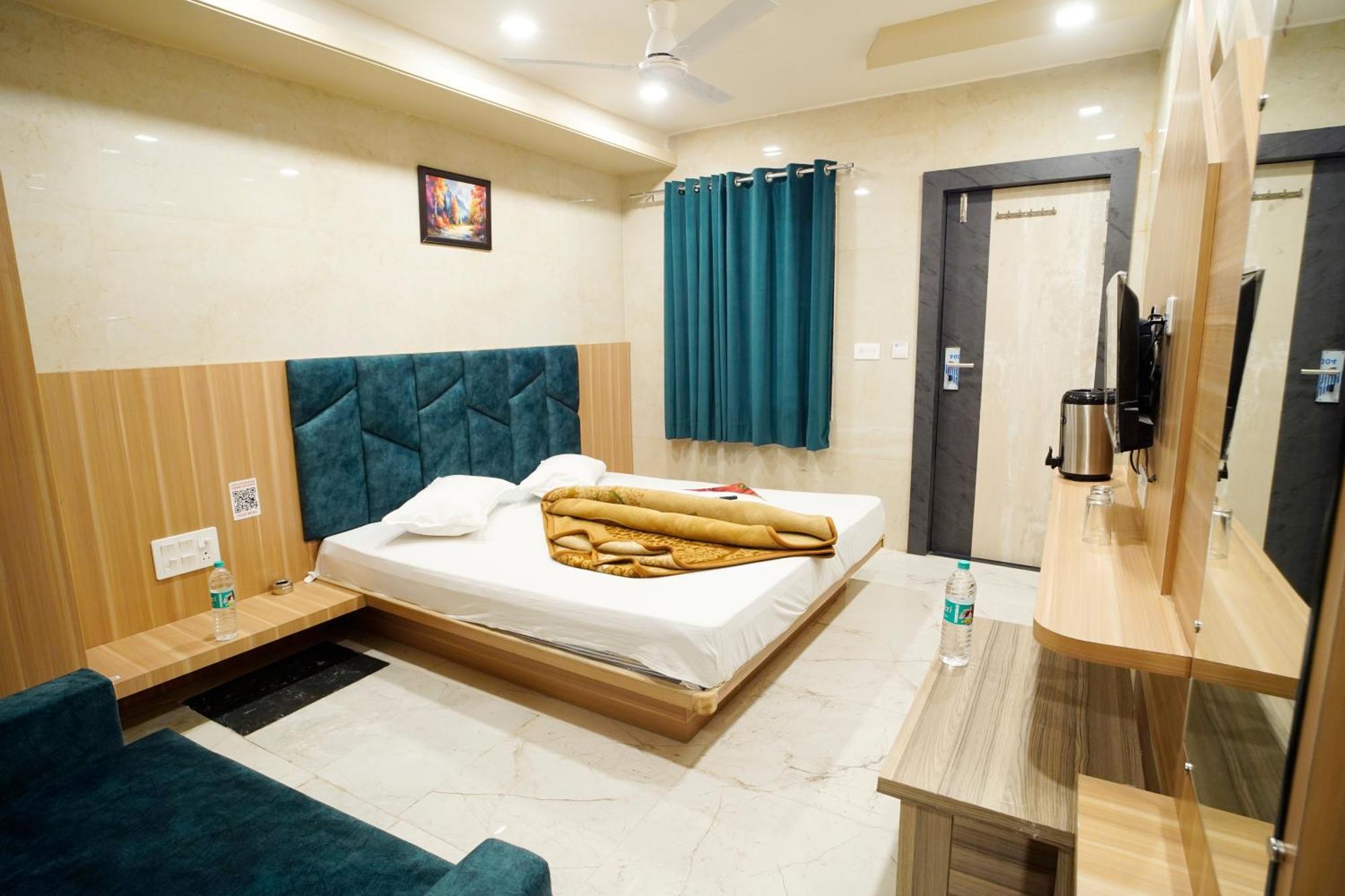 Hotel New Sundaram 150 Mtrs From Dargah アジュメール エクステリア 写真