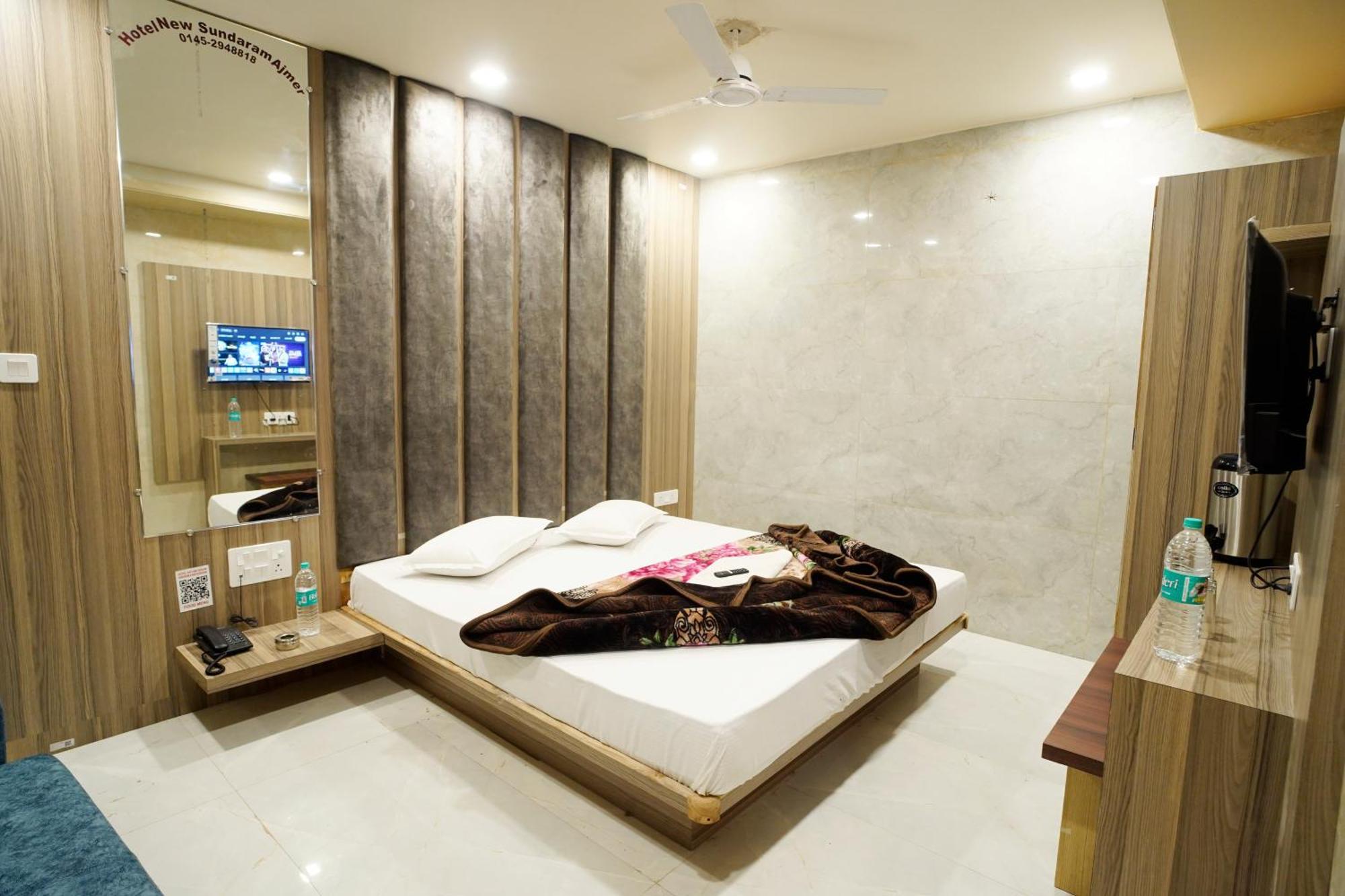 Hotel New Sundaram 150 Mtrs From Dargah アジュメール エクステリア 写真