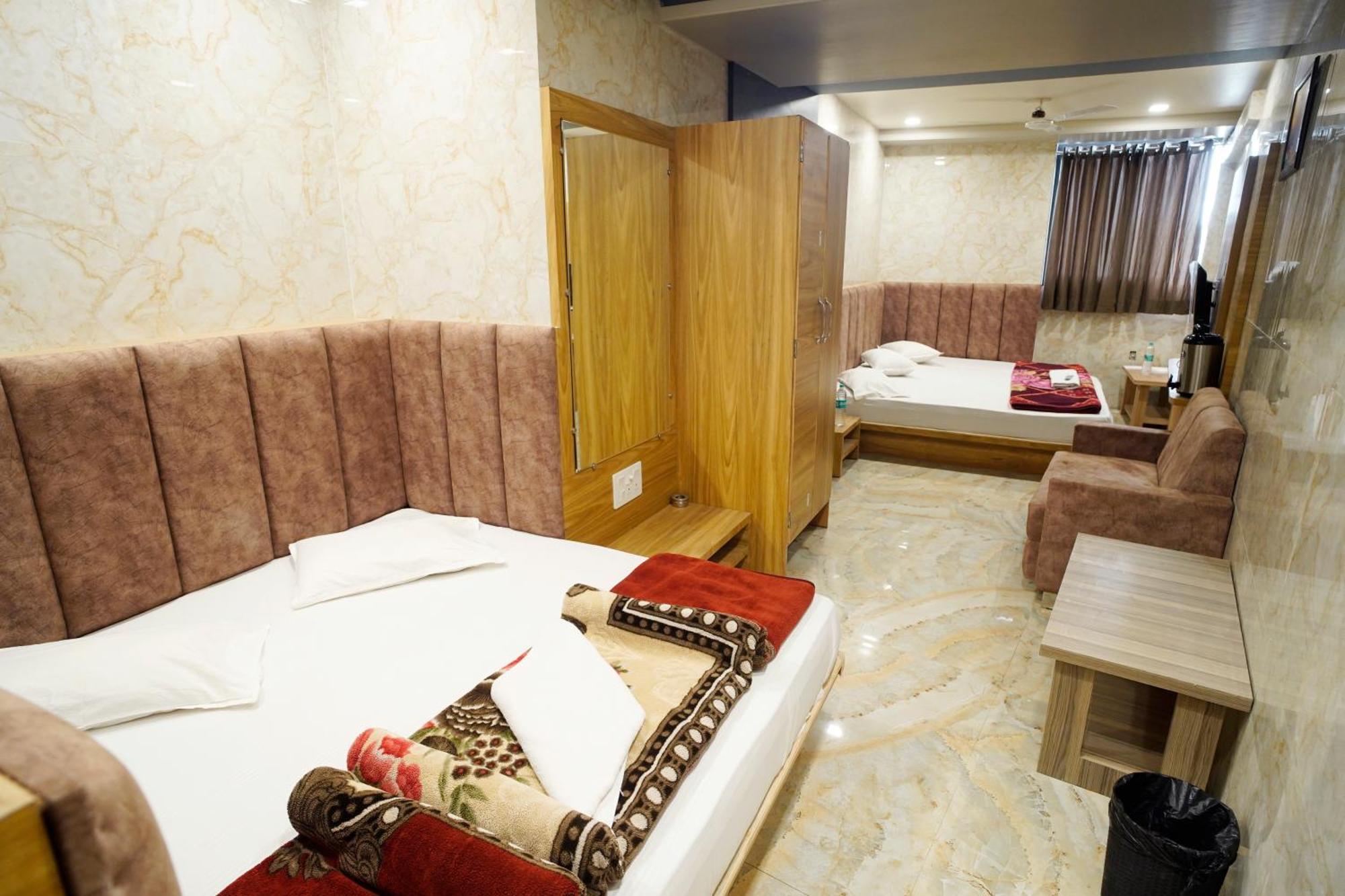 Hotel New Sundaram 150 Mtrs From Dargah アジュメール エクステリア 写真